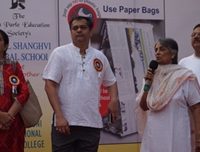 MLA  Ameet B Satam Celebrates Children’s Day with 2000 children of Utpal Sanghvi School for cleanliness drive in Juhu