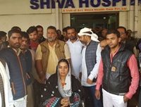 Pappu Yadav Welknown Politician Comes Forward To Rescue Victim Of Hospital Staff & Management