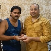 Pawan Singh Showcased The Generosity, Signed  Prem Rai’s Film BOSS for  One Hundred Eleven Rupees