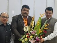 Gaurav Sharma, The International Power Lifter Meets Chief Minister Fadnavis